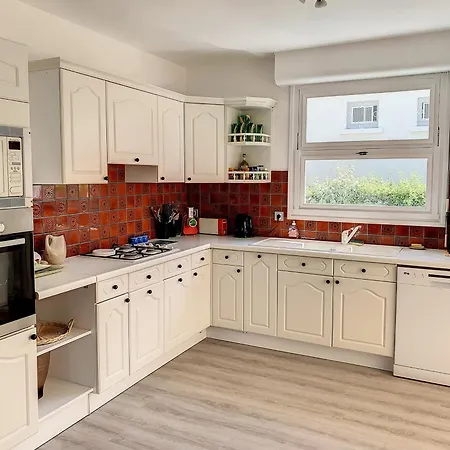 Дом отдыха Maison De A 350m De La Avec Jardin, Veranda Et Wi-fi Gratuit - Fr-1-361-525