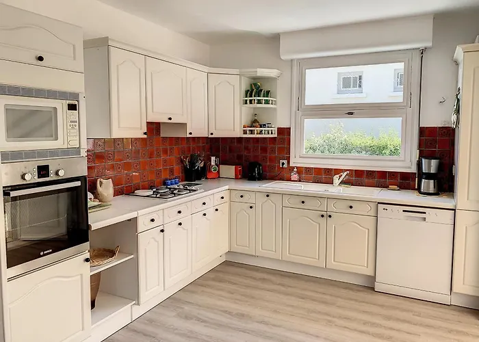 Сasa de vacaciones Maison De à 350m De La Avec Jardin, Véranda Et Wi-fi Gratuit - Fr-1-361-525